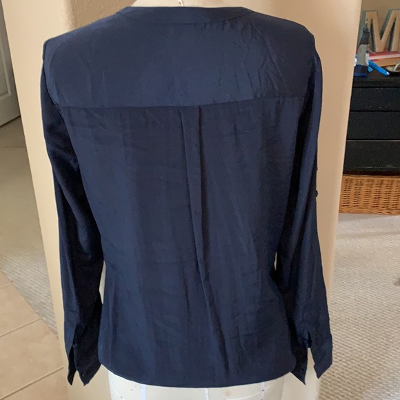 Express NWOT silky V-neck Portofino blouse - Picture 4 of 5
